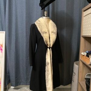 Vintage Black Coat with Cream Fur Collar M